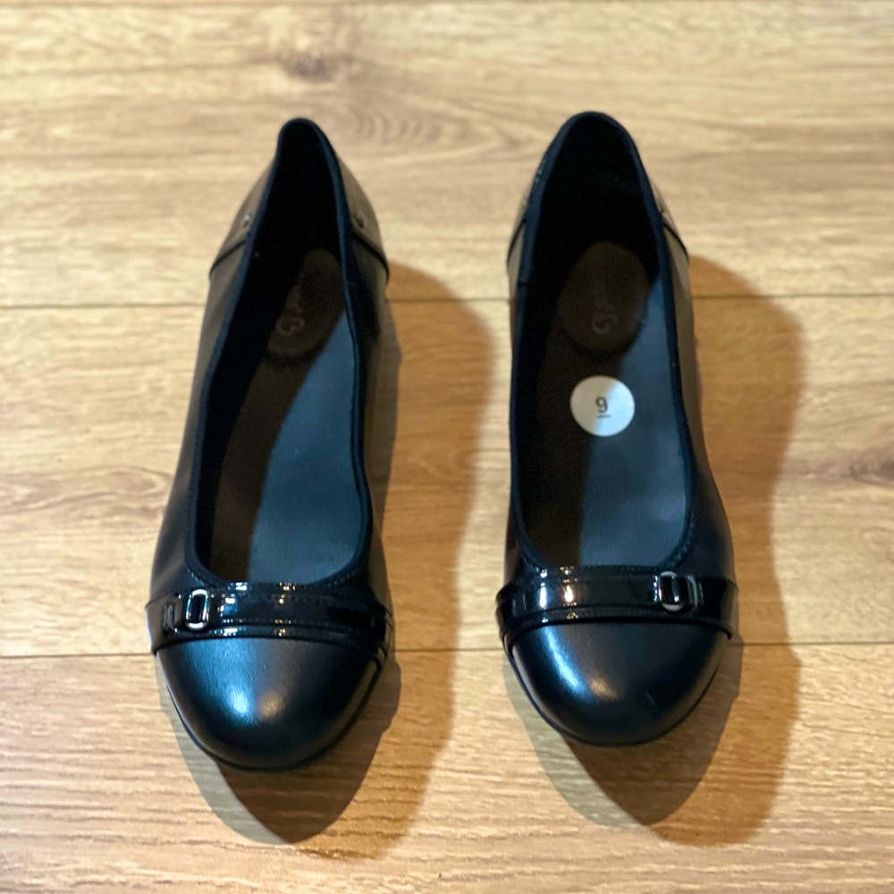 Flat shoes. US size 9